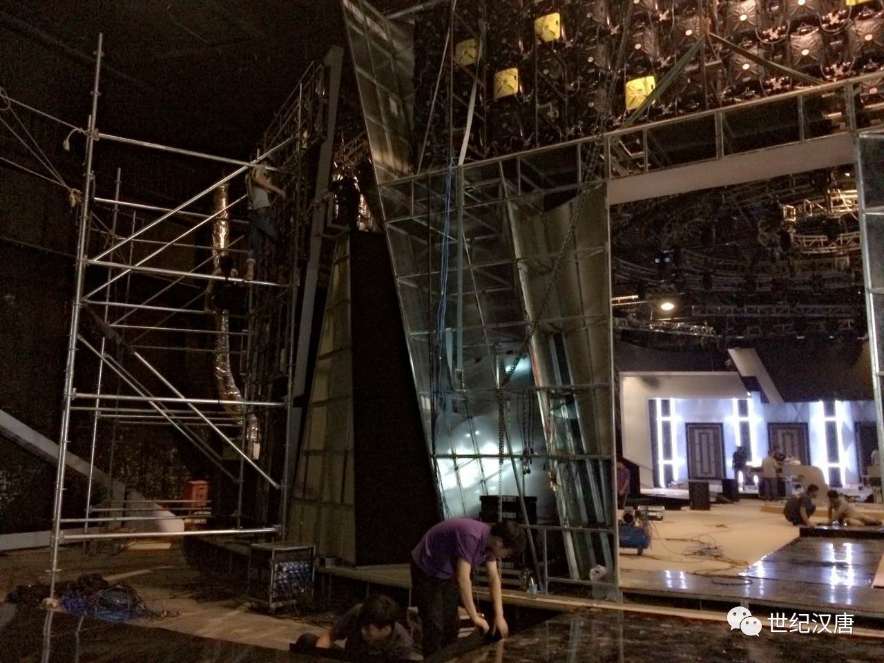 舞臺(tái)需要的，不只是裝臺(tái)人——從《裝臺(tái)》看演出公司禮儀服務(wù)的價(jià)值